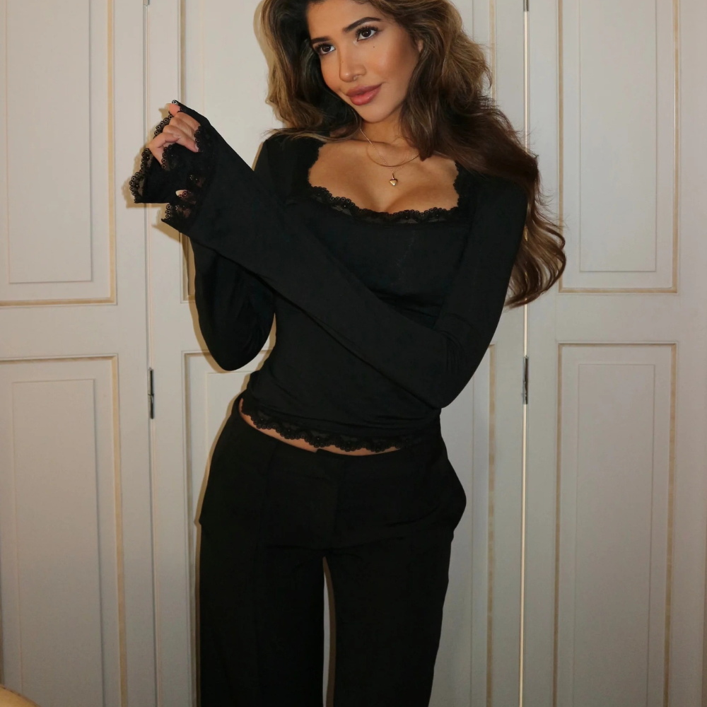 DANIELA TOP AJUSTADO CON DETALLES DE ENCAJE