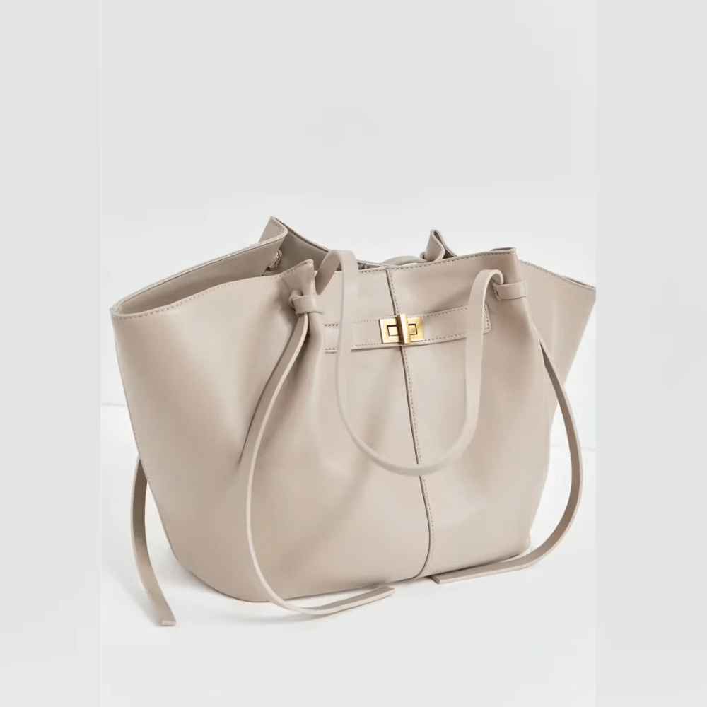 SERENA BOLSO SHOPPER ESTRUCTURADO CON DETALLE METÁLICO