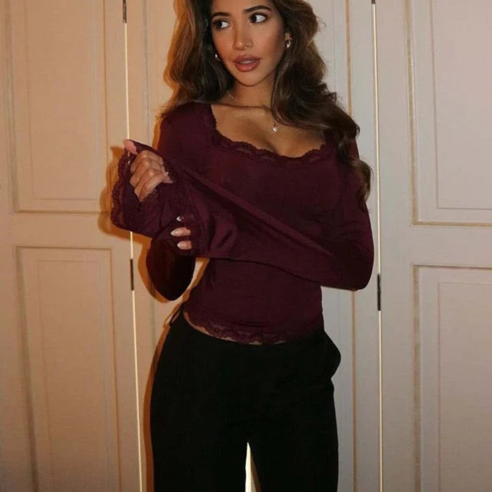 DANIELA TOP AJUSTADO CON DETALLES DE ENCAJE